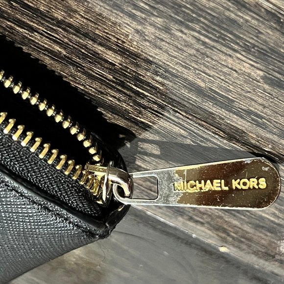 USED Michael Kors Clutch - Picture 5 of 5